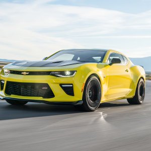 2017-Chevrolet-Camaro-SS-1LE-front-three-quarter-in-motion-02.jpg