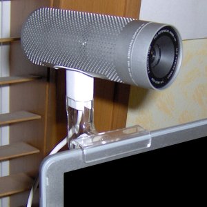 800px-ISight-mounted-on-PowerBook.jpg