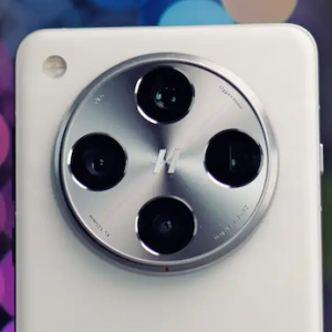 Oppo Fin X8 camera bump.png