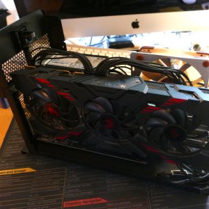 Razer Core X Vega 56 1.JPG
