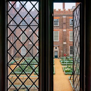 _IGP3015_Hampton_Court_Palace.jpg