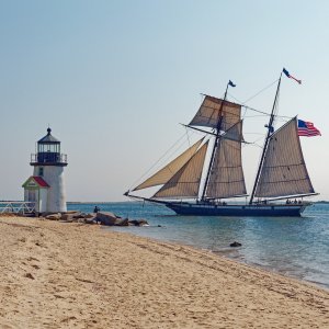 lighthouseandship2k.jpg