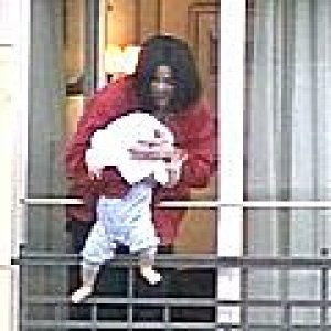michael_jackson_baby_sm.jpg
