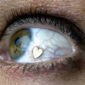040407_eyejewel_hmed_11a.hmedium.jpg