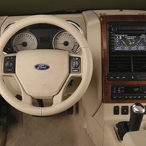 06.ford.explorer.int.500.jpg