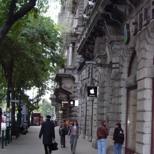 Apple Center Budapest.jpg