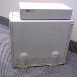 powermac8500180_right.jpg