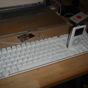 keyboard with ipod dock.jpg