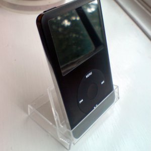 ipod_stand_minidv1.jpg