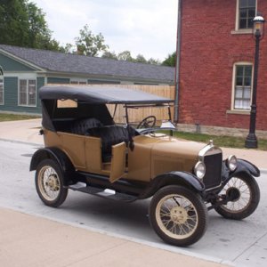 Late_model_Ford_Model_T.jpg