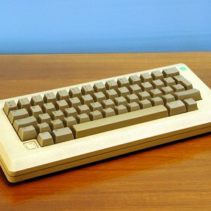 Apple_Macintosh_Plus_Keyboard.jpg