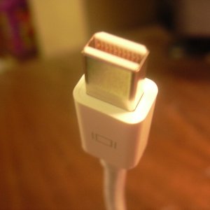 Mini_DisplayPort_on_Apple_Mini_DisplayPort_to_VGA_Adapter.jpg