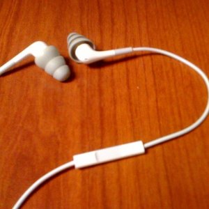 earphones 3.jpg