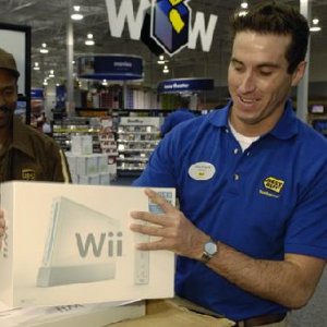 best_buy_employee_wii_lg.jpg