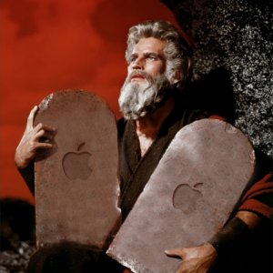 Apple_new_tablet_Moses_10_commandments.jpg