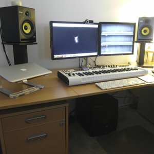 New Desk 034.jpg