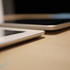 ipad2hands20.jpg