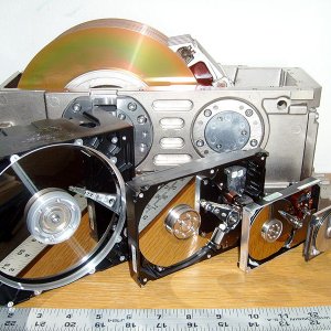 800px-SixHardDriveFormFactors.jpg