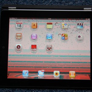 iPad2 screen with red color problem.JPG