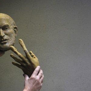 201073-hungarian-sculptor-erno-toth-holds-up-a-face-and-a-hand-of-a-wax-model.jpg