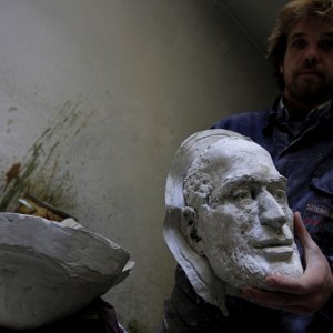 201075-assistant-of-hungarian-sculptor-erno-toth-holds-a-cast-model-of-the-fa.jpg