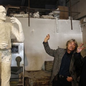 201076-hungarian-sculptor-toth-shows-cast-model-for-statue-of-late-apple-co-f.jpg