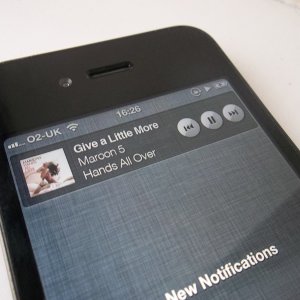 ios5-music-player-widget-phone.jpg