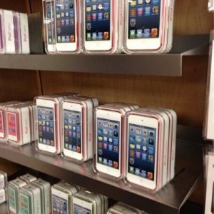 ipod-touch-5g-nano-7g-apple-store.jpg