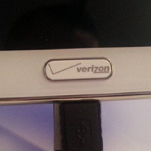 Verizon-arrogantly-stamped-its-logo-on-Galaxy-Note-IIs-home-button-AND-back.jpg