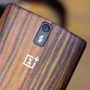 See-OnePlus-Ones-bamboo-and-wood-StyleSwap-covers-in-these-live-photos.png