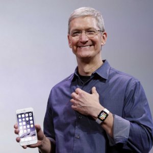 tim-cook-apple-watch.jpg