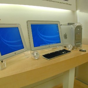 new-powermac--two-displays.jpg