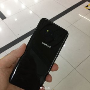 black-galaxy-s8-leaked-4.jpg