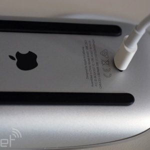 apple_magic_mouse_2_charging_port_bottom_engadget.jpg