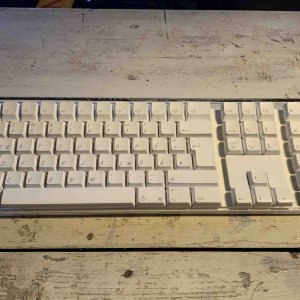 A1016 Apple Wireless Keyboard.jpg