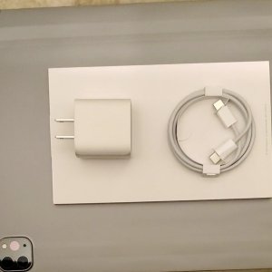 Refurbished_iPad_Pro_Charger_&_Cable.jpg