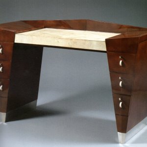 Desk+by+French+furniture+designer+Léon+Jallot.jpg