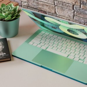 46342-93915-Green-MacBook-Air-desk-xl.jpg