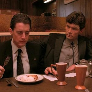 dale-cooper-eating-cherry-pie.jpg