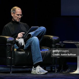 apple-inc-ceo-steve-jobs-demonstrates-the-new-ipad-as-he-speaks-an-picture-id96211011-2453533...jpeg