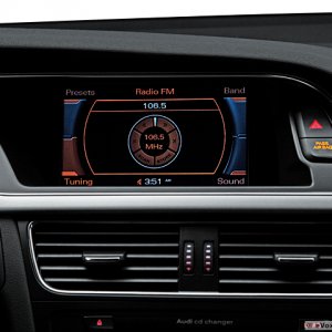 2009-Audi-S5-stereo_5761_057_640x480.jpg