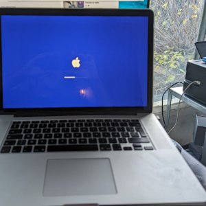 P Apple MBP écran bleu.jpg