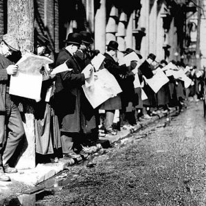 people-reading-newspapers-1.jpg