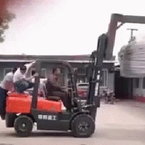 funny-animated-gifs-forklift-fiasco.gif