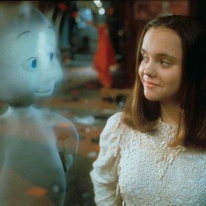 62b5471d0b9606fc5c6d9f14_Christina Ricci.jpg