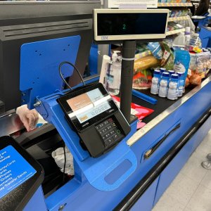 why-doesnt-walmart-support-apple-pay-v0-7ekp95zfg0ea1.jpg