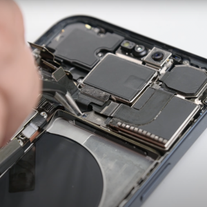 ifixit_iphone_15_teardown.png