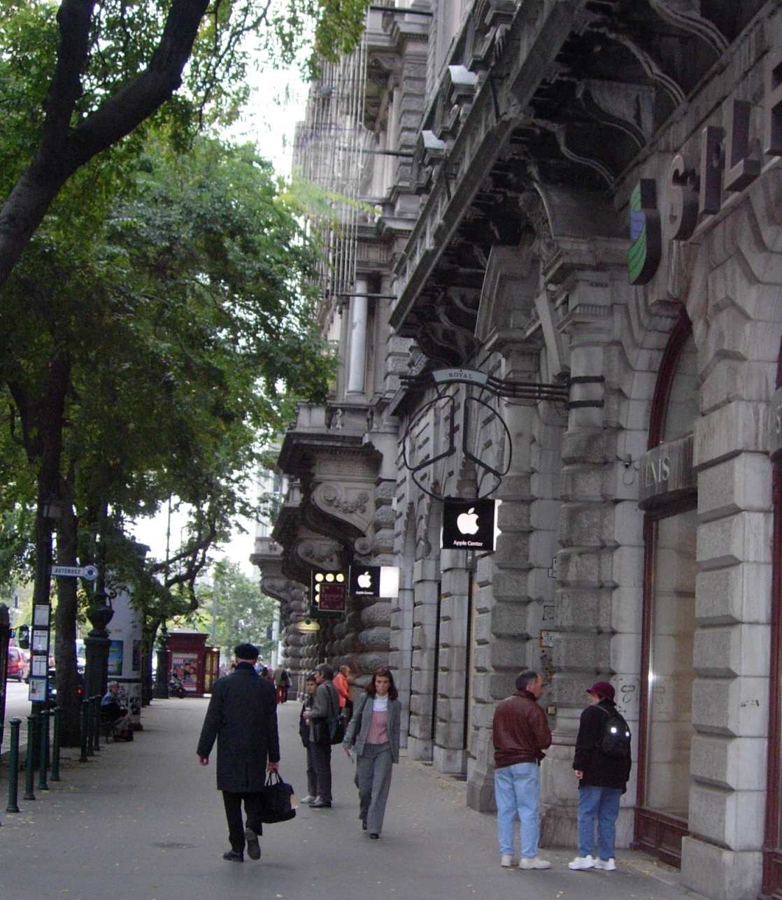 Apple Center Budapest.jpg