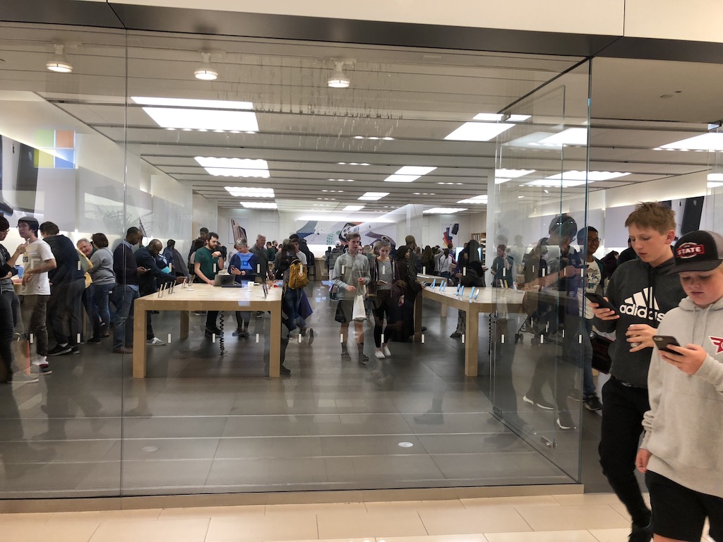 Apple Store.jpeg