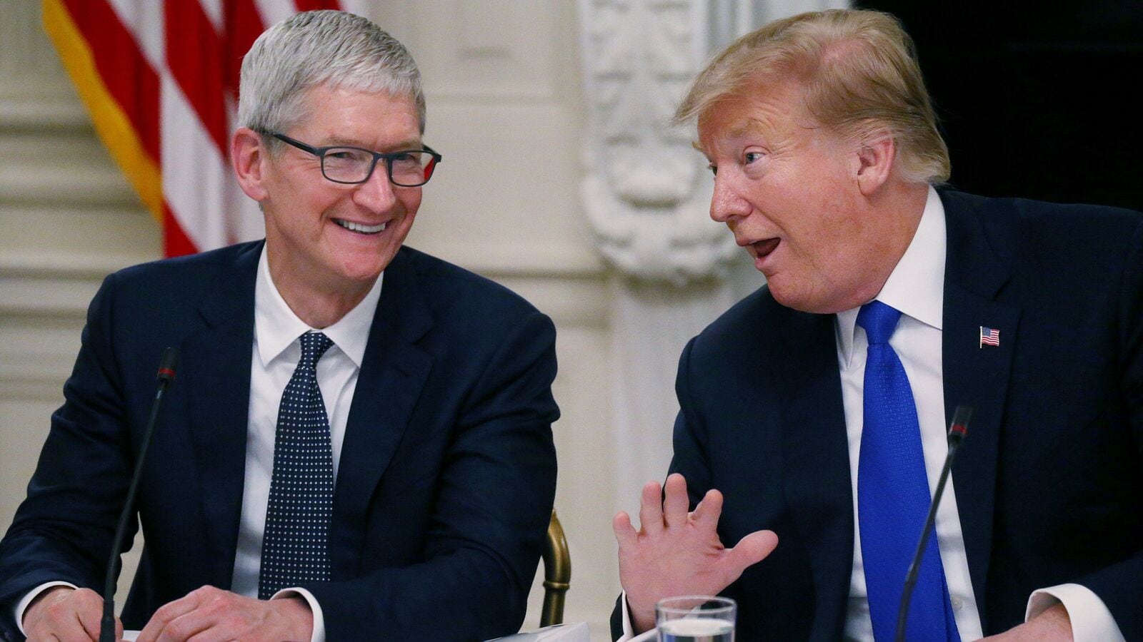 apple_tim_cook_donald_trump_1551941959786_1730986847025.jpg